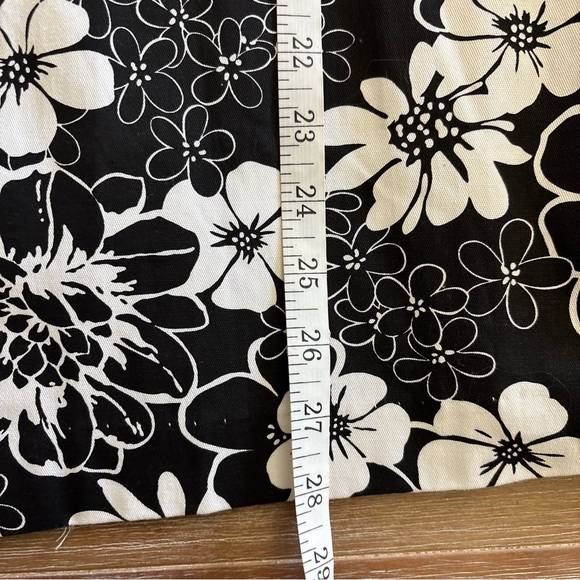 Black and White Floral Button Front Blazer - Picture 6 of 7